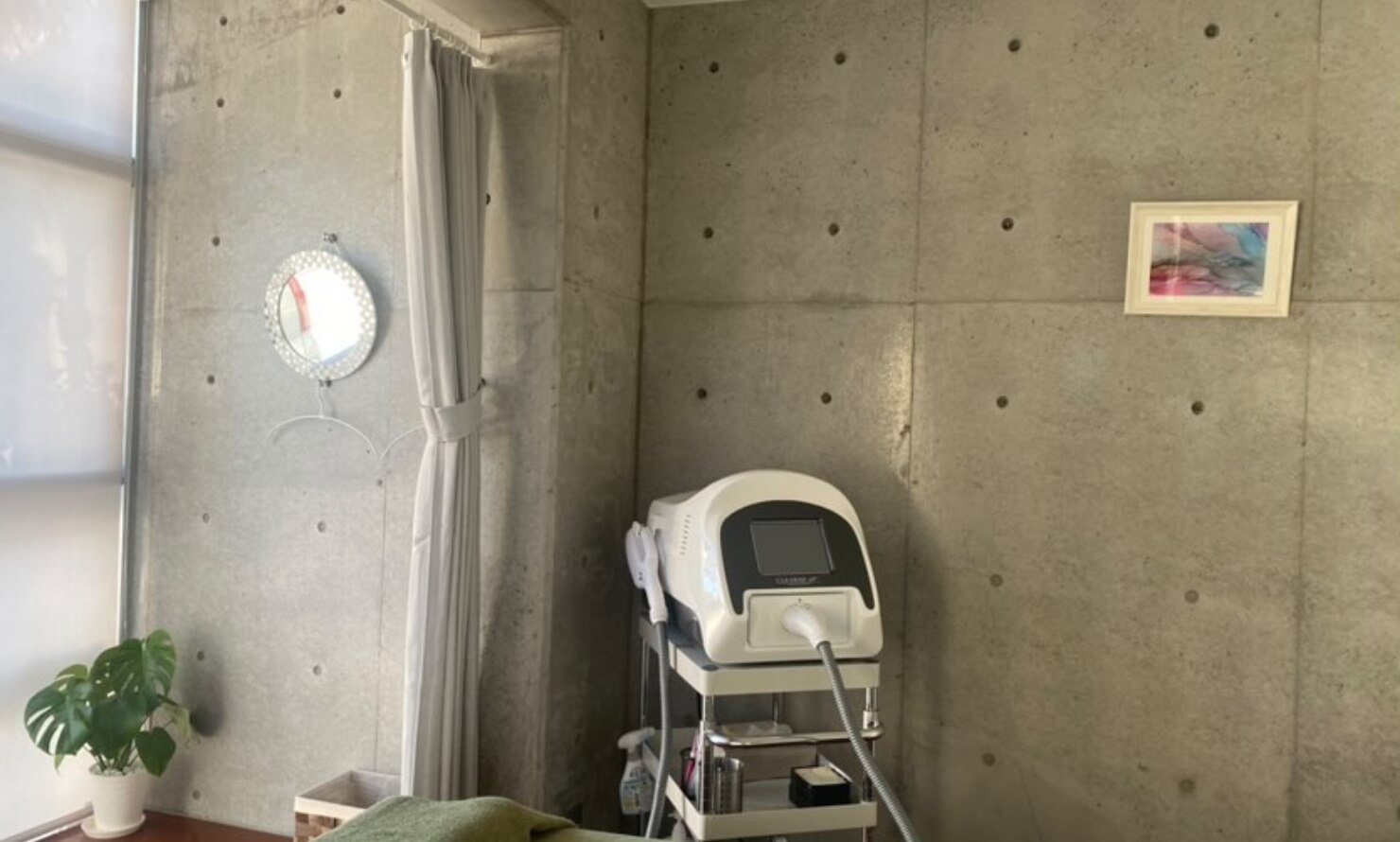 Reveur店内と施術中のイメージ